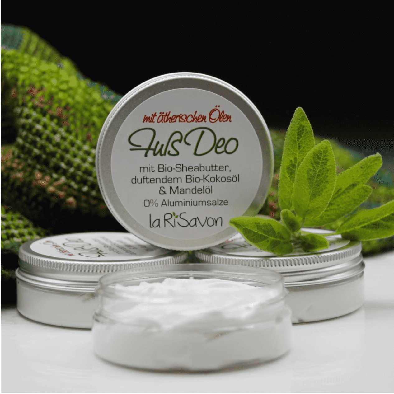 Foot deodorant with essential oils