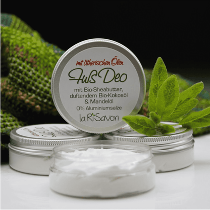 Foot deodorant with essential oils