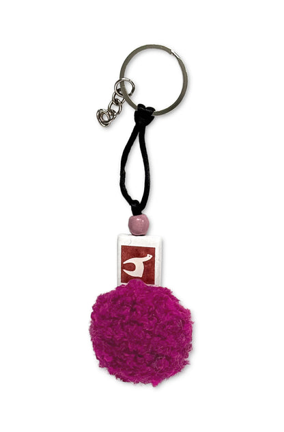 Flauschiger Schlüsselanhänger mit Alpaka-Wollbommel & Keramikdetail